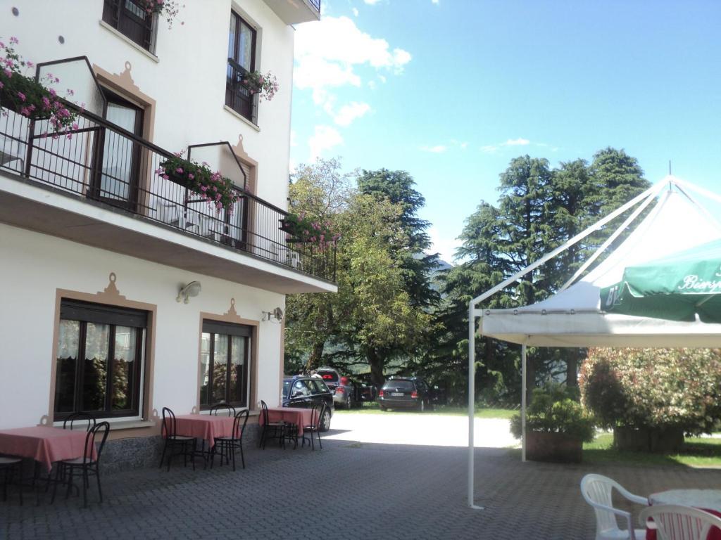 Albergo Del Cacciatore Cremeno Екстер'єр фото